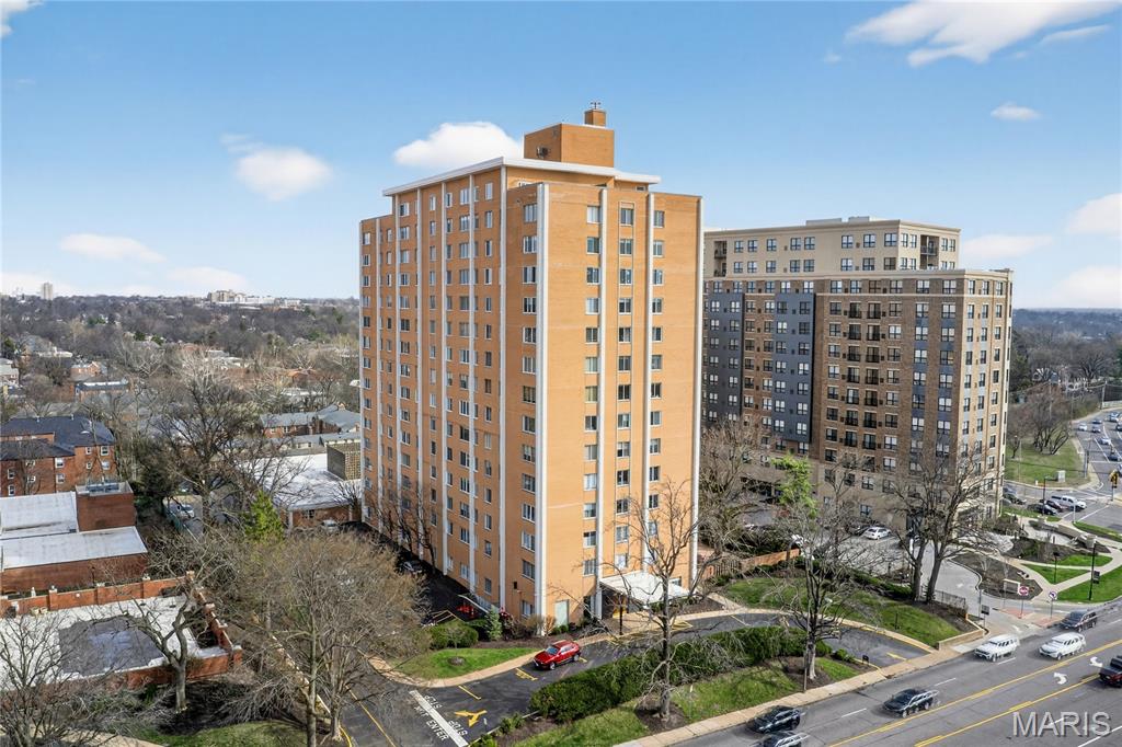 Hanley Towers Condominium - Residential