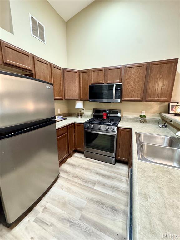 Of Century Oaks 2nd Add - Residential Lease