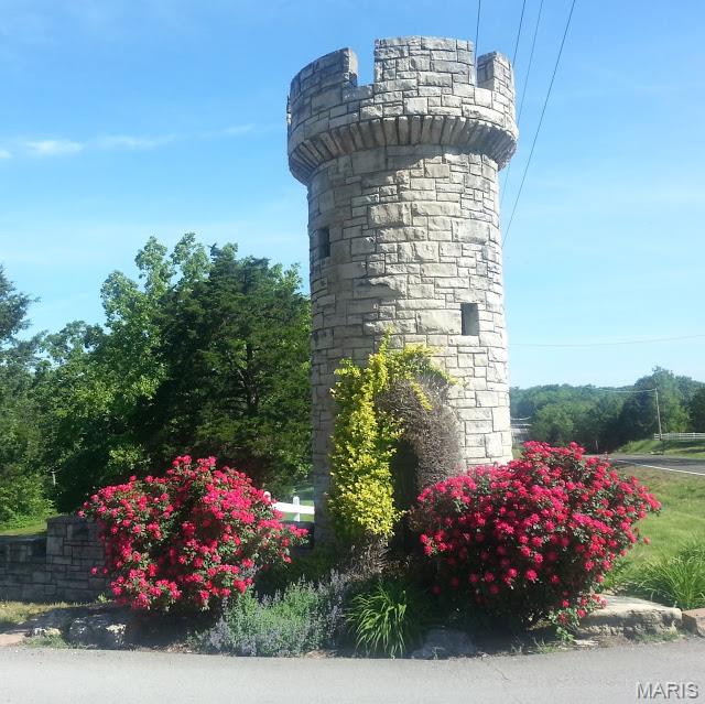 VERY affordable corner building lot. Summer Set is an awesome community with 3 lakes a community beach, a large campground, beautiful homes, great fishing on all 3 lakes, in recent years an excellent fireworks display for 4th of July, tremendous neighborly connections and community involvement, gated entrance for added security, a truly great place to live and raise a family. These lots are located on one of the newly paved roads. We have community sewer and water systems operated and maintained by the Jefferson County Public Sewer District. It's all here!