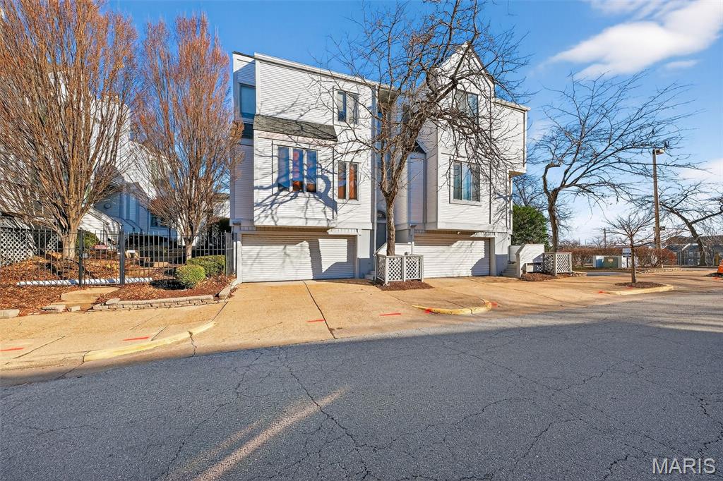 COLUMBUS SQUARE - Residential Lease
