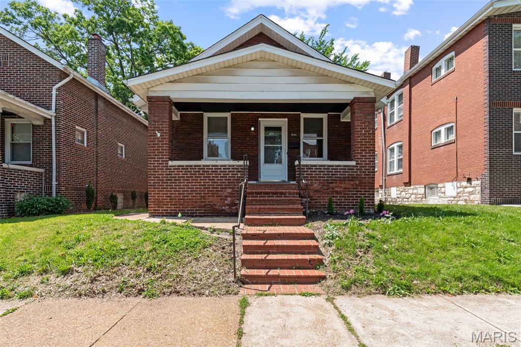 Updated home in a highly desirable Christy Park neighborhood. One-way street. Futures 3 bedrooms and 1 bathroom, brick house. 
Nice size living room. New waterproof laminated floors throughout the house. Insulated plastic windows, and an updated kitchen with quartz countertops. The nicely updated bathroom has new fixtures, a vanity, and ceramic tiles. The house has been freshly painted. The walk-out lower level and fenced backyard are within walking distance of Cristy Park. You must see it inside. The house is ready for its new owners.