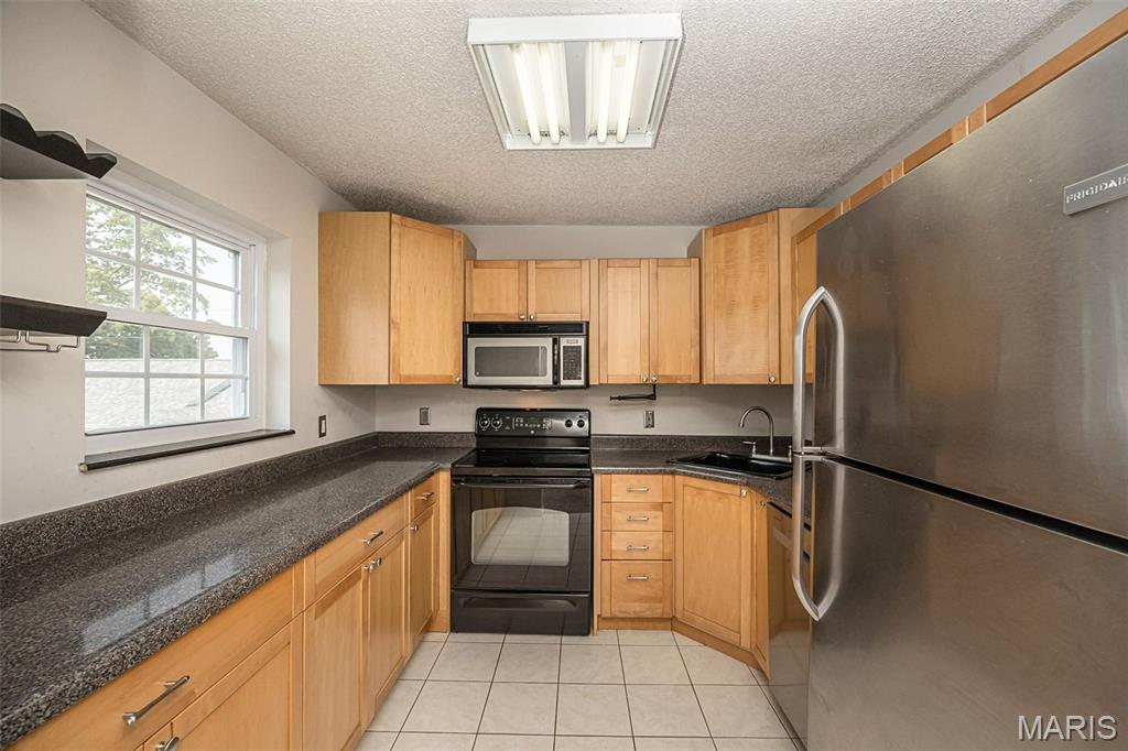 Brentwood Forest Condo - Residential