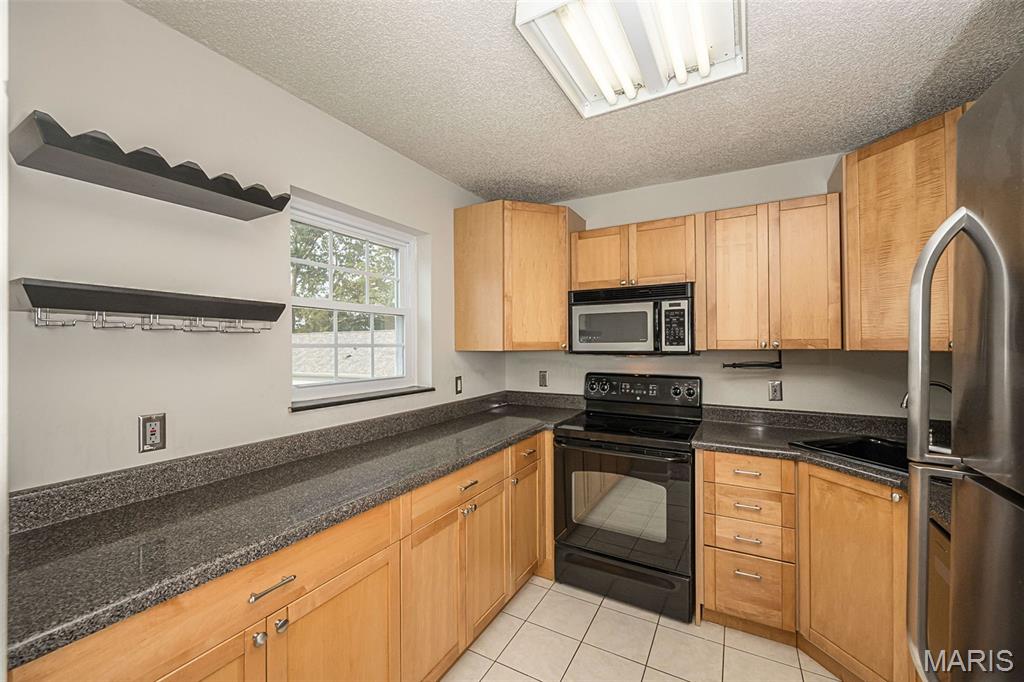 Brentwood Forest Condo - Residential