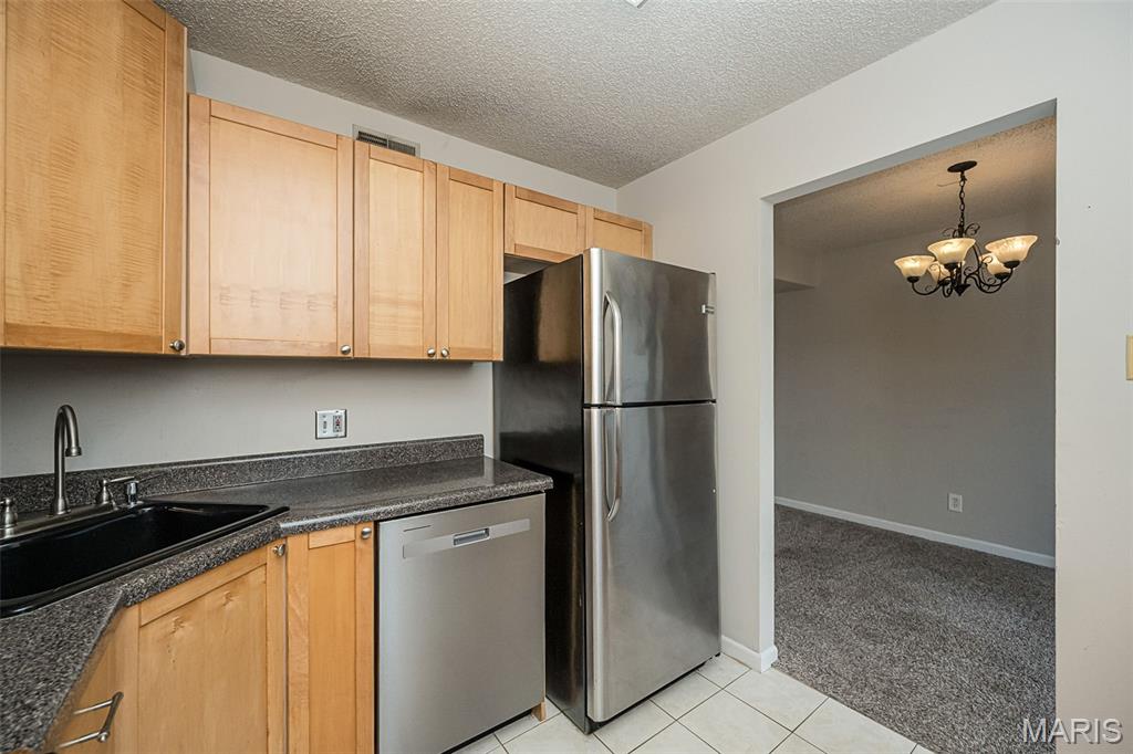 Brentwood Forest Condo - Residential
