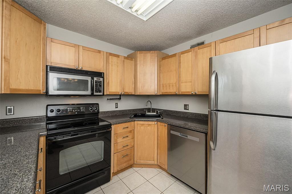 Brentwood Forest Condo - Residential