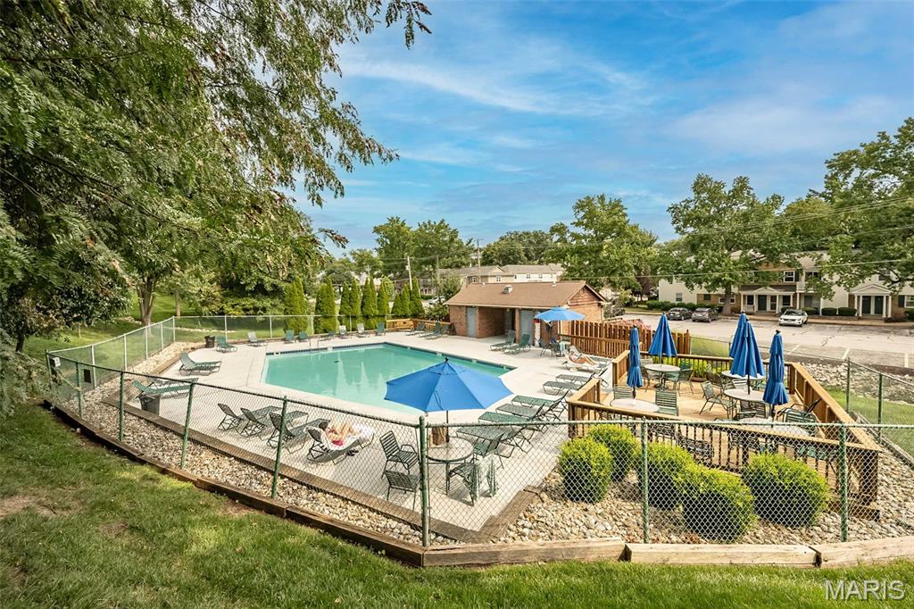 Brentwood Forest Condo - Residential
