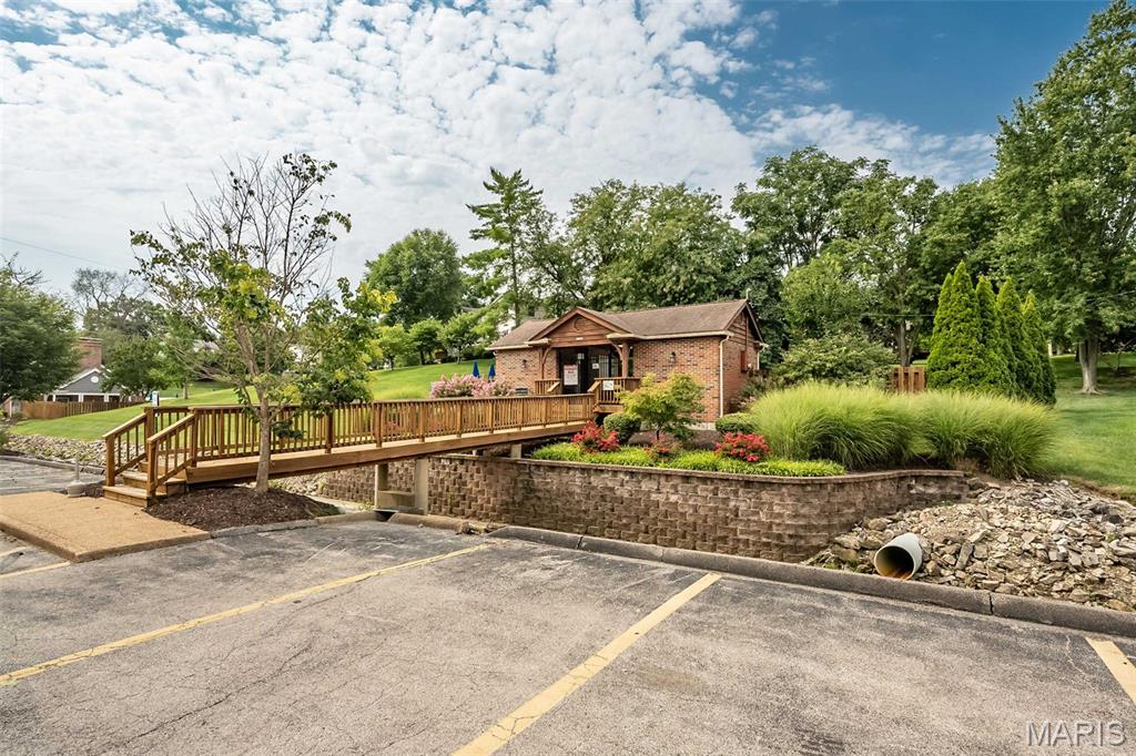 Brentwood Forest Condo - Residential
