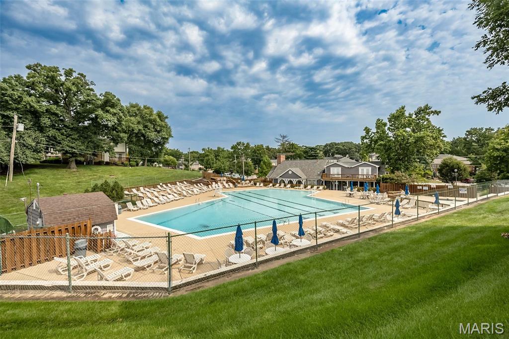 Brentwood Forest Condo - Residential