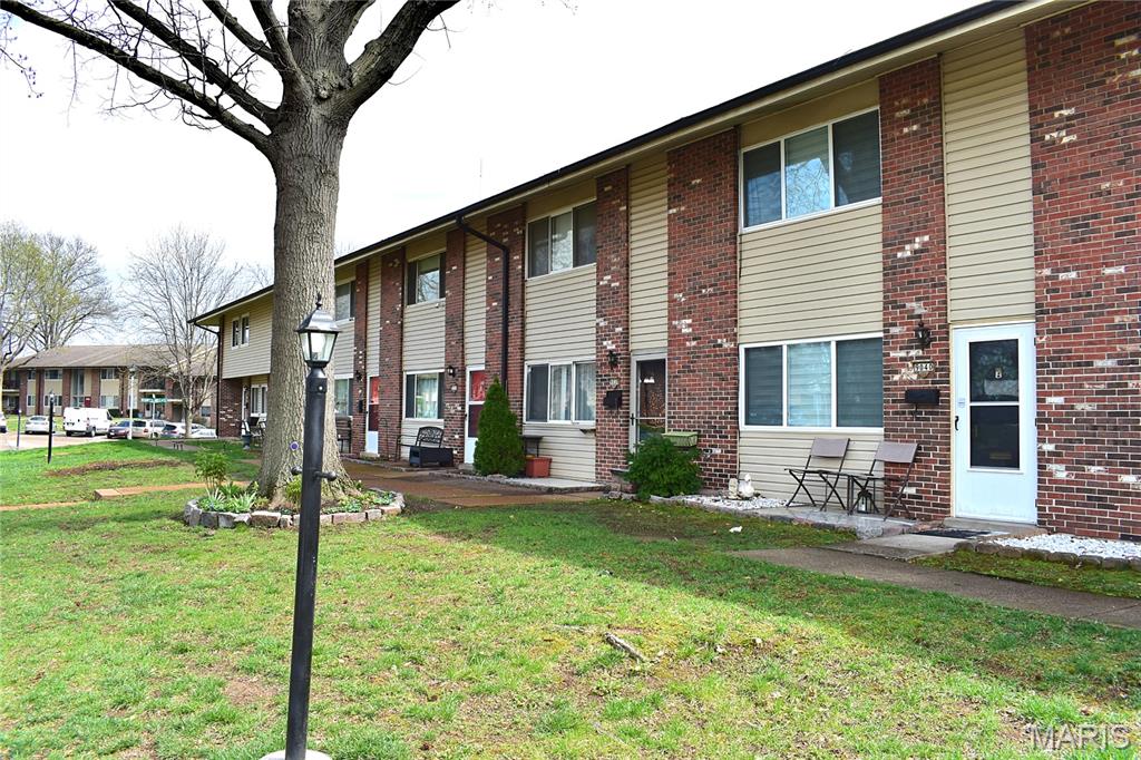 Check out this charming 3 bedroom, 1.5 bathroom townhome in Southridge subdivision. Mehlville school district. Home features an updated kitchen with custom cabinets, granite countertops, and backsplash. A/C is only 2 years old and ready to tackle your summer needs. Both bathrooms have been updated with newer vanity and ceramic tile. 

Private laundry with extra storage space. 

Beautiful inground pool and condo clubhouse, perfect for entertaining or laying out. Convenient to major highways and shopping. A low maintenance, move-in-ready home in a fantastic location. Don't miss this opportunity!