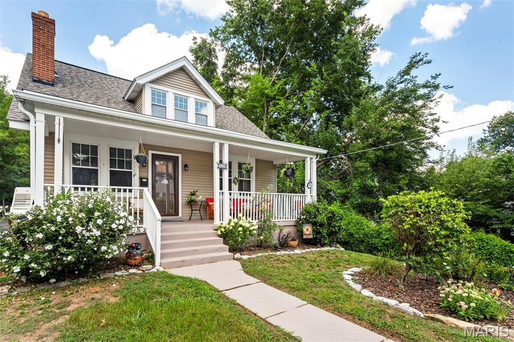 Welcome home to 329 Stark Court, a charming 4-bedroom, 2-bath Craftsman nestled in the highly coveted "Golden Triangle" of Webster Groves!
Spanning 1,648 sq. ft. of comfortable living space, this home seamlessly blends classic character with modern peace of mind. Beautiful hardwood floors guide you through a bright, functional layout. Enjoy a long list of recent capital improvements, including a newer roof, newer central A/C, updated windows throughout, and a brand-new lateral sewer line. The kitchen comes fully equipped with newer appliances, featuring a brand-new stove, over-the-range microwave, dishwasher, and disposal.

Outside, a massive, level backyard offers the perfect canvas for play, gardening, or entertaining, complete with refreshed landscaping. We pictured our kids getting married here! Perfect setting.

Unbeatable Location: Enjoy ultimate walkability to the very best of Webster Groves! You are steps away from Old Orchard, Old Webster, Blackburn Park, and Webster University. Walk to top-rated Webster Groves schools (preschool through high school), as well as highly regarded private and parochial options. Don't miss your chance to join this vibrant, tight-knit neighborhood—schedule your tour today!