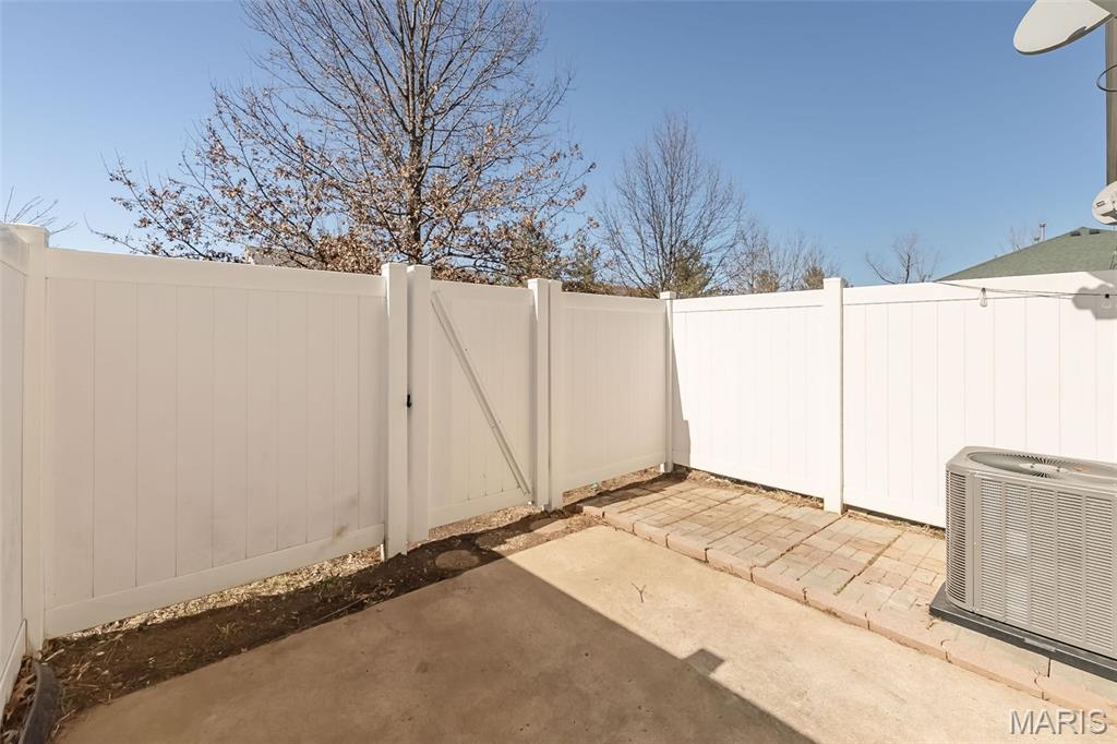 Oakview Villas & Arlington Condos - Residential