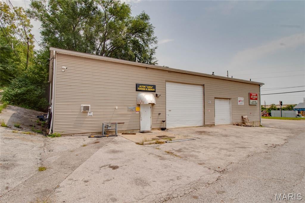 Siring Place Sub - Commercial Sale