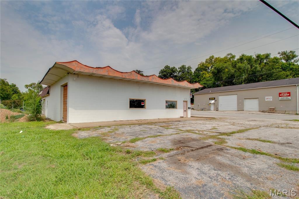 Siring Place Sub - Commercial Sale