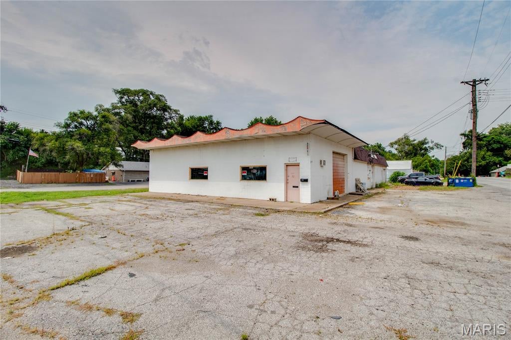 Siring Place Sub - Commercial Sale