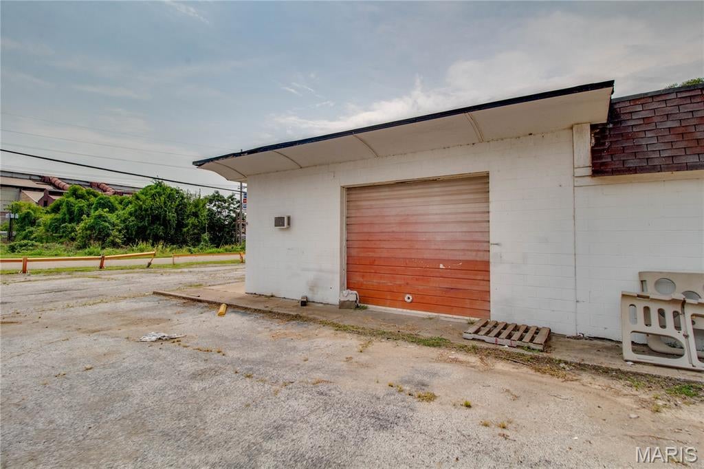 Siring Place Sub - Commercial Sale