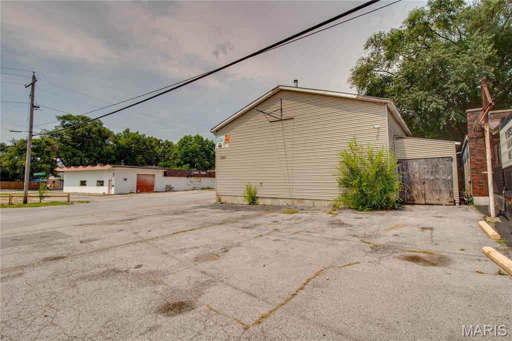 Siring Place Sub - Commercial Sale