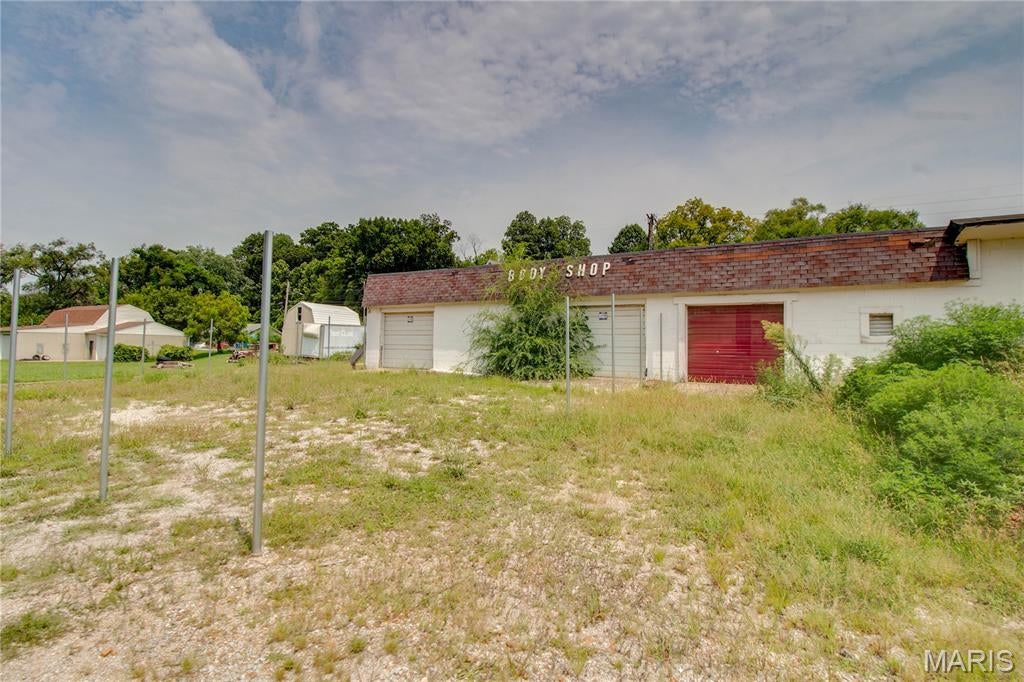 Siring Place Sub - Commercial Sale