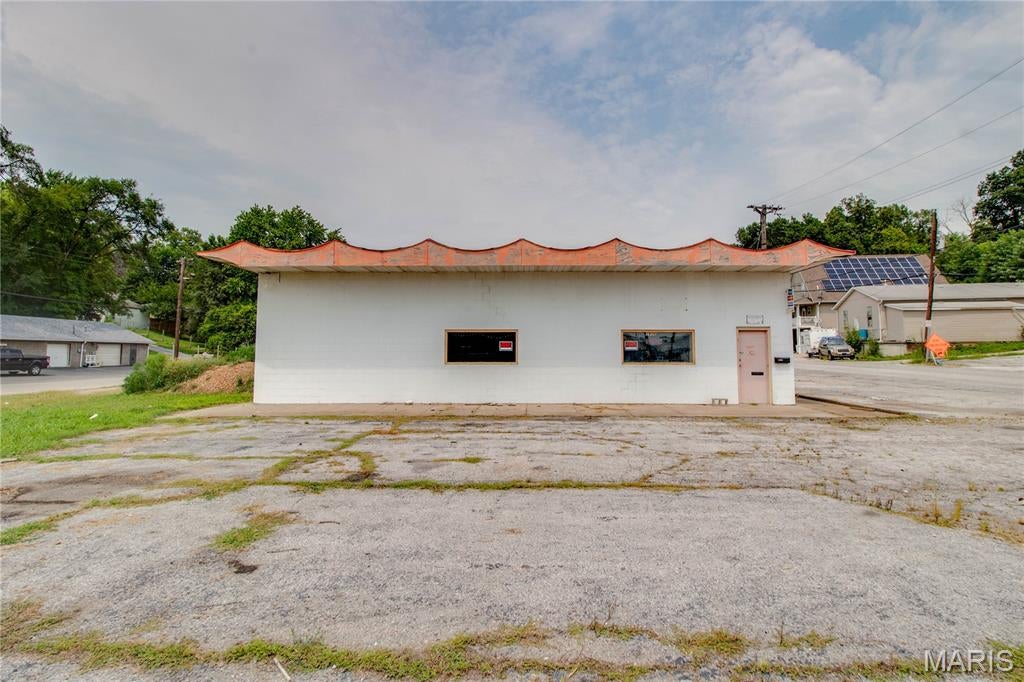 Siring Place Sub - Commercial Sale
