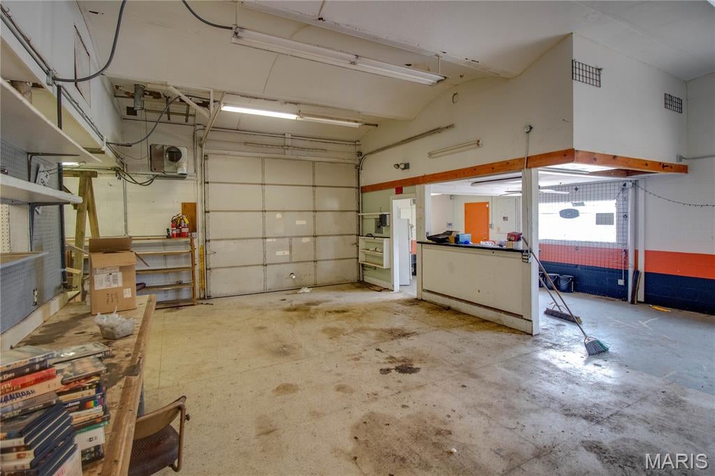 Siring Place Sub - Commercial Sale