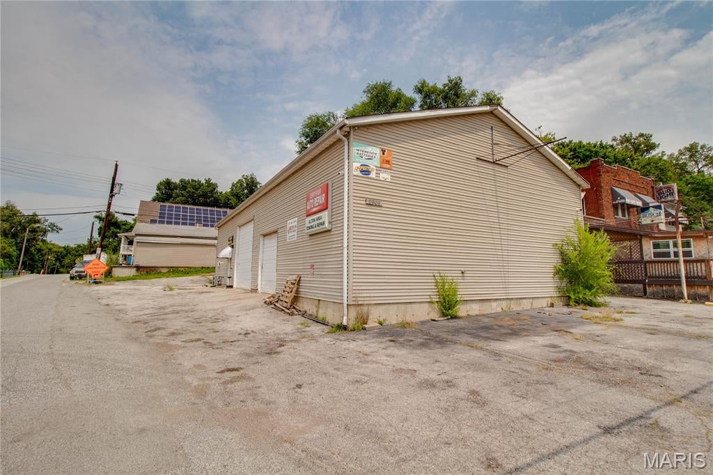Siring Place Sub - Commercial Sale