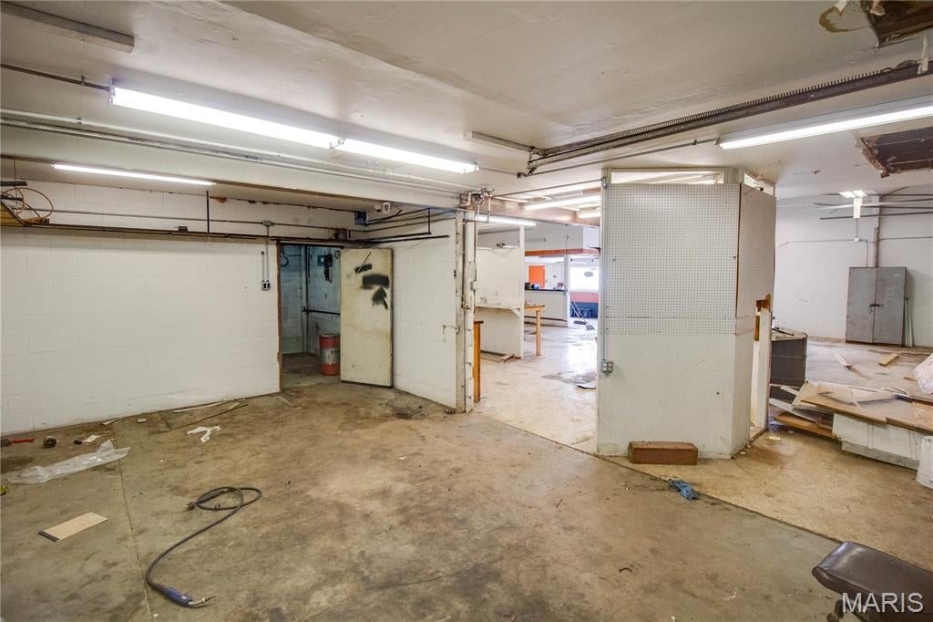 Siring Place Sub - Commercial Sale