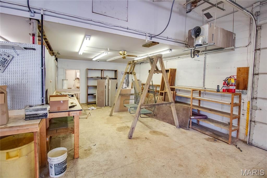 Siring Place Sub - Commercial Sale