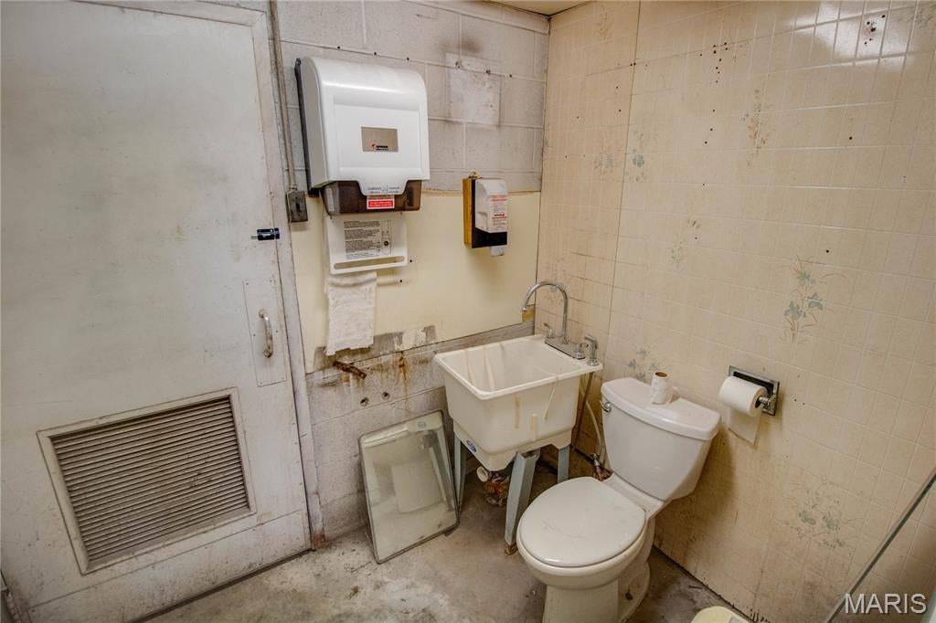 Siring Place Sub - Commercial Sale