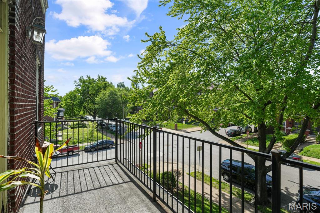 Allen Ave Condos - Residential