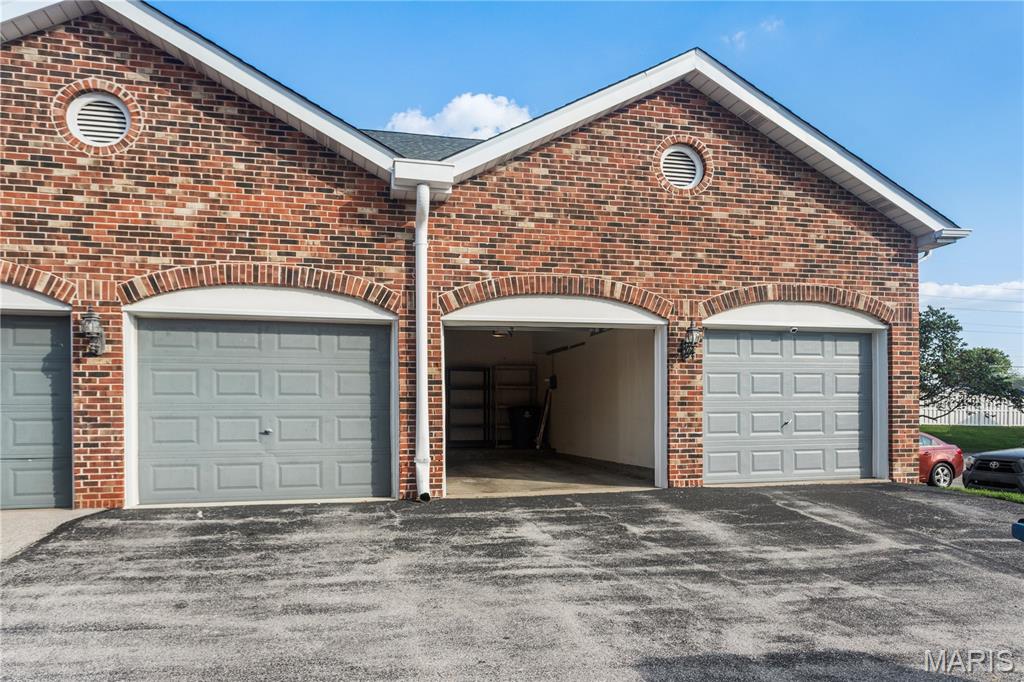 Sunridge Condo Ph Two - Residential