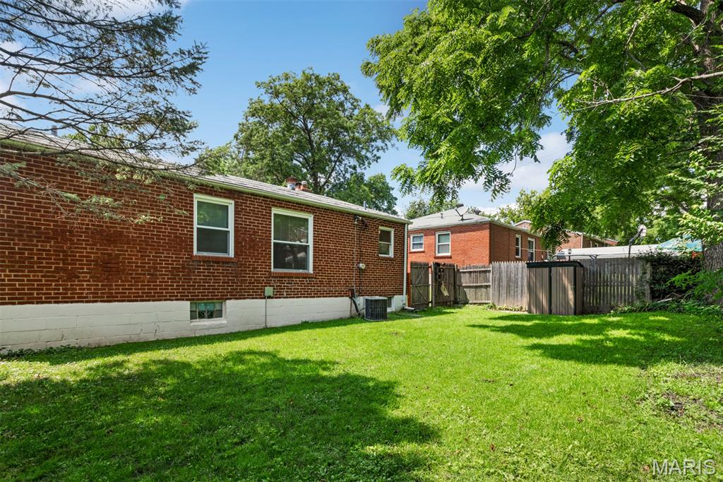 Charming 2-Bedroom Brick Home in a Convenient Location!
Welcome home to this charming brick bungalow featuring 2 bedrooms and 1 updated bathroom. The bright, updated kitchen offers granite countertops, stainless steel appliances, a pantry, and a convenient side entrance leading directly to the driveway—making unloading groceries a breeze.
Enjoy newer flooring throughout, stylish updated light fixtures, and bedrooms equipped with ceiling fans that allow you to adjust both the fan direction and the color temperature of the lighting for year-round comfort.
The partially finished lower level provides a spacious recreation/media room that’s perfect for movie nights, a home office, workout space, or entertaining. Outside, you’ll appreciate the fenced backyard, offering plenty of room to relax, play, or let pets enjoy the outdoors.
Ideally located just minutes from shopping, major retailers, restaurants, and Downtown Clayton, this home combines comfort, convenience, and value. Don’t miss this wonderful rental opportunity!