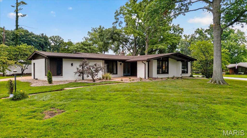 Light filled ranch located in a prestigious neighborhood with tons of upgrades!! Welcome to this impressive ranch with a vaulted Great Room with beamed ceiling & stone gas fireplace with a wall of glass overlooking the large screened in porch which is a great feature for entertaining!  The custom Designed DESIGNER Kitchen offers 42-inch custom cabinets, large center island, built in beverage bar, double ovens, refrigerator, back splash, walk-in pantry, Quartz Counter tops & overlooks. the lite- filled Breakfast room with newer ceiling to floor Custom Anderson Windows. Beautiful luxury floors extend throughout this home. The primary bedroom offers a peaceful retreat with 3 closets w/ organizers & Custom vanity with bath. Completing the main floor is an additional upgraded bath & 2 additional bedrooms including one with a Murphy's bed. Standard features include the kitchen refrigerator, washer& dryer, Sprinkler System, some newer windows & beautiful, upgraded floors. This exceptional ranch home offers a Rear entry oversized garage & is located on a Large premium lot, plus offers the buyer the perfect blend of luxury & comfort! Located in a Beautiful Area of Chesterfield & is close to shopping & stores!!