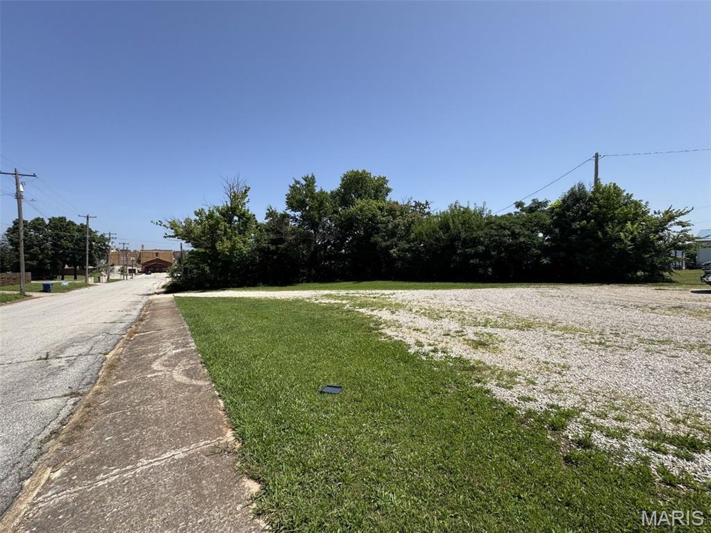 CORNER LOT IN GOOD LOCATION CLOSE TO CASEYS AND DOMINOS PIZZA. BELIEVED TO BE ZONED COMMERCIAL CURRENTLY. LOT LAYS NEARLY LEVEL READY FOR YOUR PLANS.