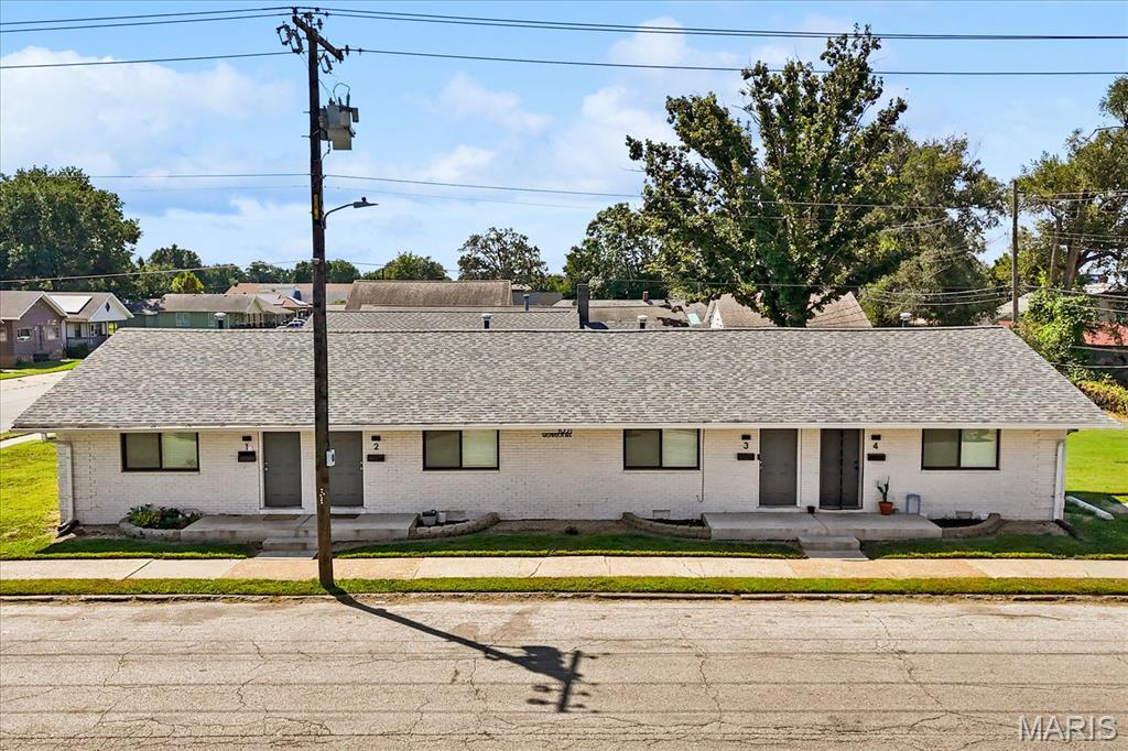Turnkey investment property featuring four 1 bed/1 bath units. Most units have been updated with LVP flooring throughout, stainless steel appliances in the kitchen, updated lighting, new tub/shower surround, and new bathroom vanities. Roof and AC were replaced in the last two years. Windows and exterior doors were replaced in 2025, new attic insulation in 2025, crawlspace vapor barrier and rim joist insulation added in 2025—great opportunity to add to or start a rental portfolio. 

Can be purchased on its own or along with the 3 bed/1 bath single family home next door, 1047 Washington Ave. MLS#26056103

Pre-approved buyers only; 48-hour notice required for all showings. Seller will be present for all showings. Showings are dependent on tenant availability.
