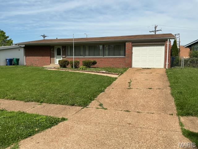 Home is in an estate. Home is in good condition. Home is being sold as is.