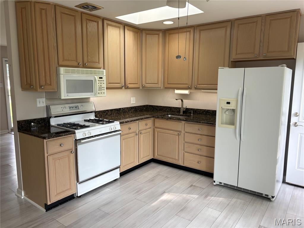 Riverside 1 - Residential Lease