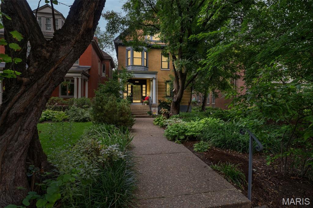 Laclede Place - Residential