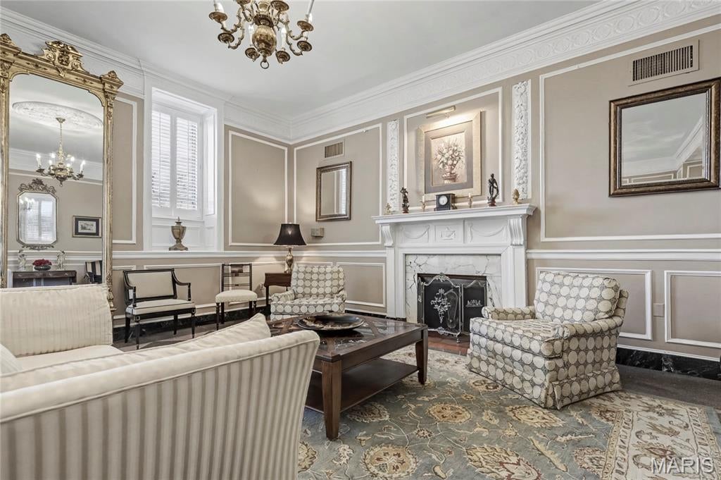 Versailles Condo - Residential