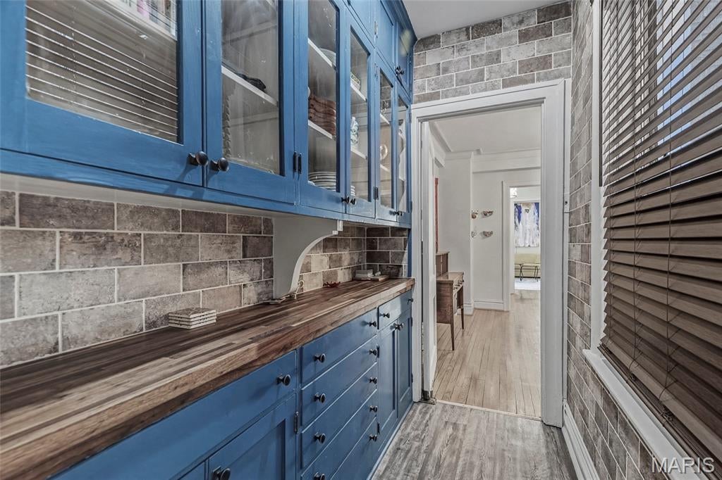 Versailles Condo - Residential
