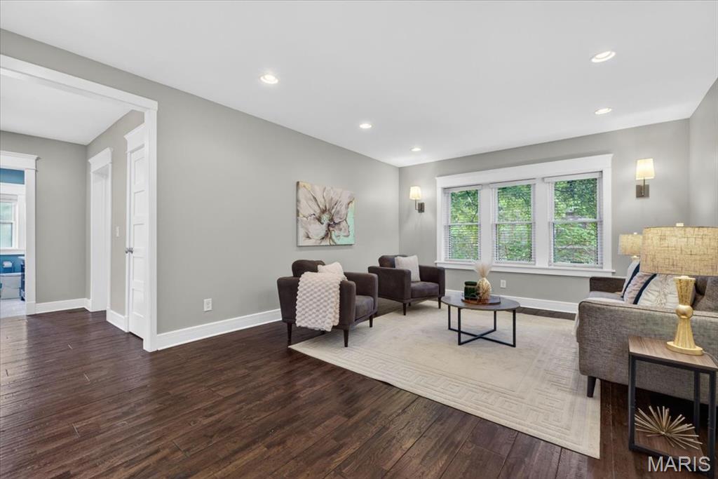 Wydown Forest Court Condo - Residential