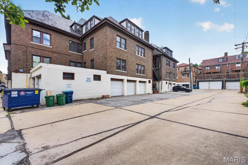 Wydown Forest Court Condo - Residential