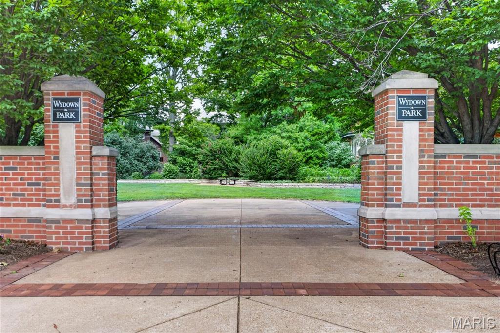 Wydown Forest Court Condo - Residential