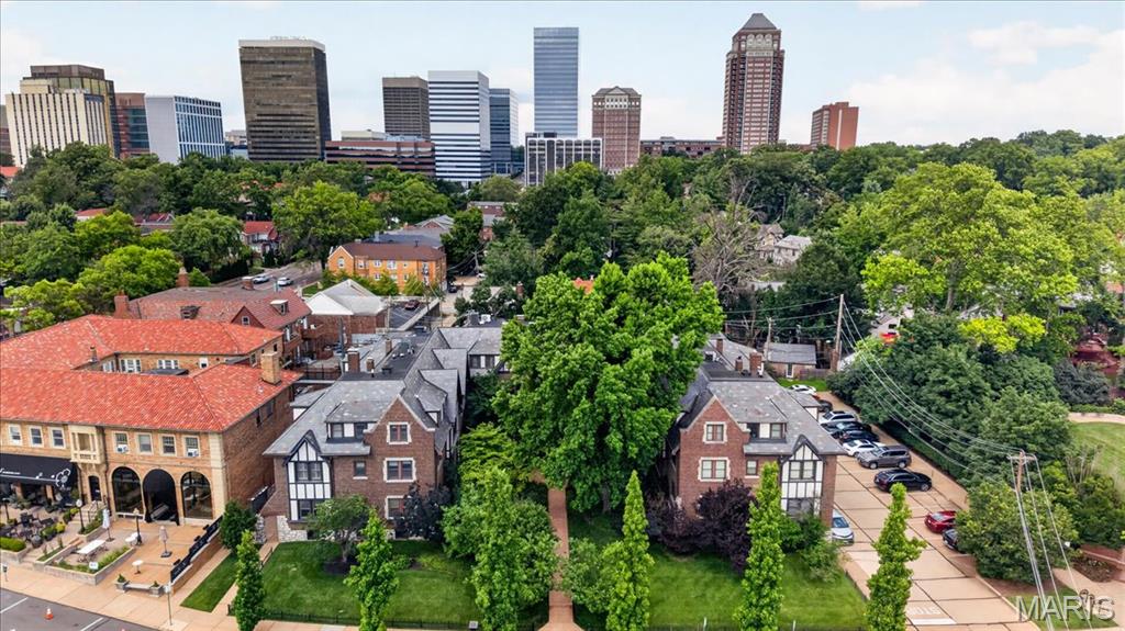 Wydown Forest Court Condo - Residential