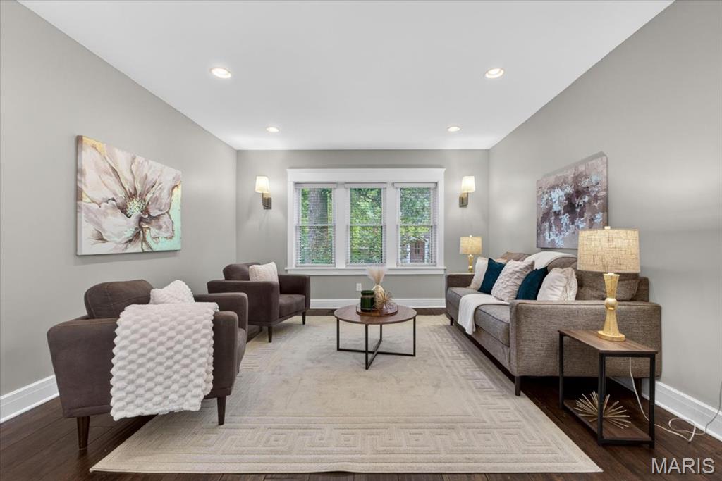 Wydown Forest Court Condo - Residential