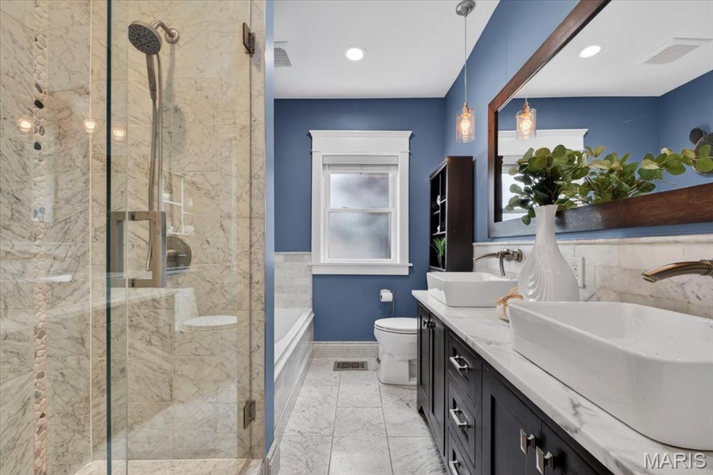 Wydown Forest Court Condo - Residential