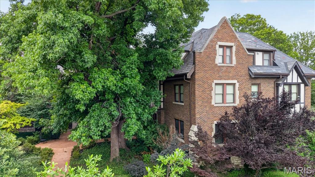 Wydown Forest Court Condo - Residential