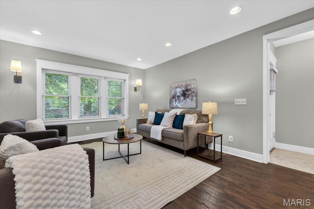 Wydown Forest Court Condo - Residential