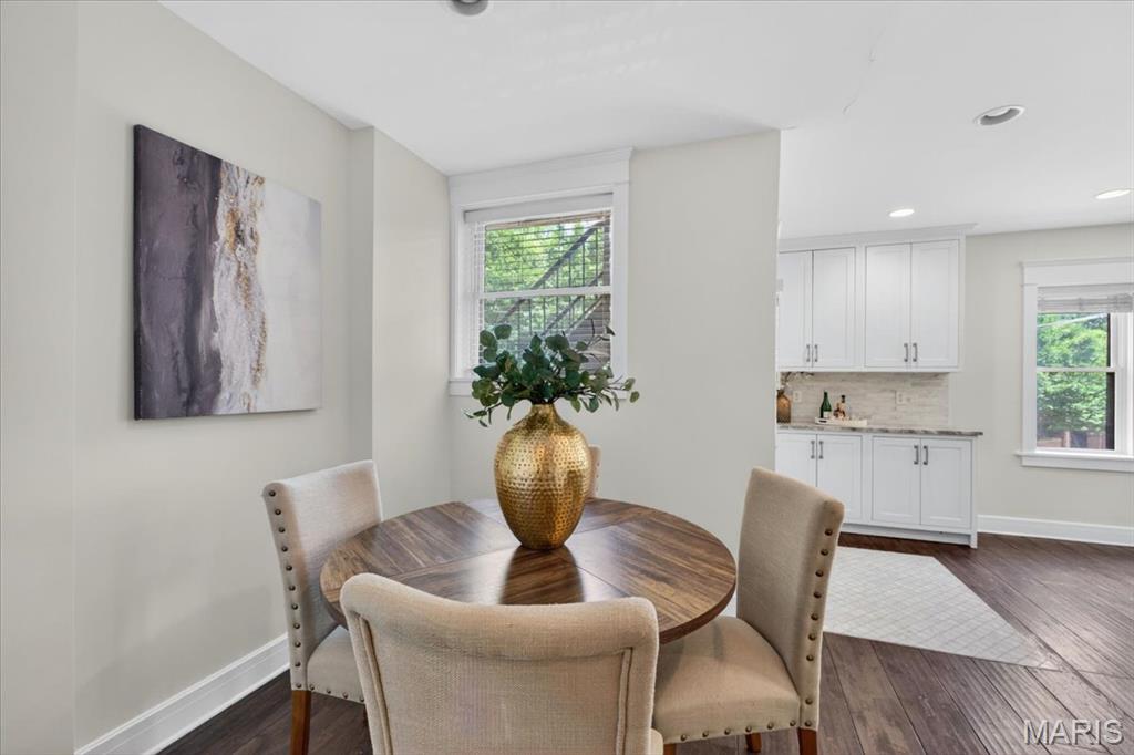 Wydown Forest Court Condo - Residential