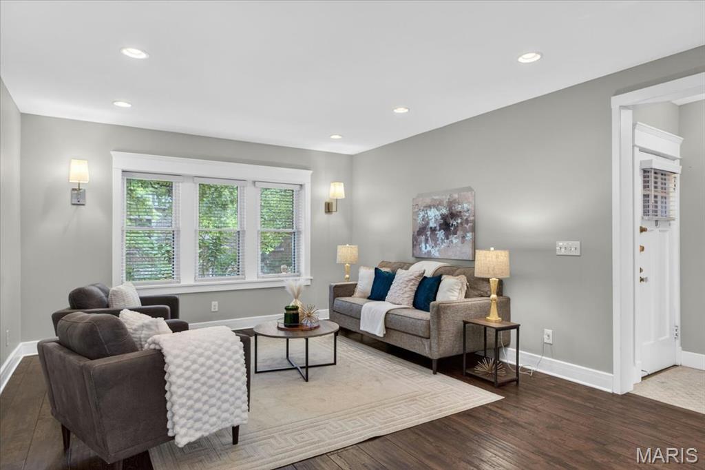 Wydown Forest Court Condo - Residential