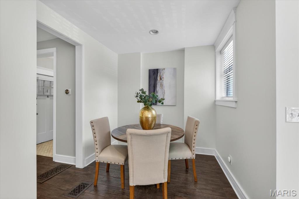 Wydown Forest Court Condo - Residential