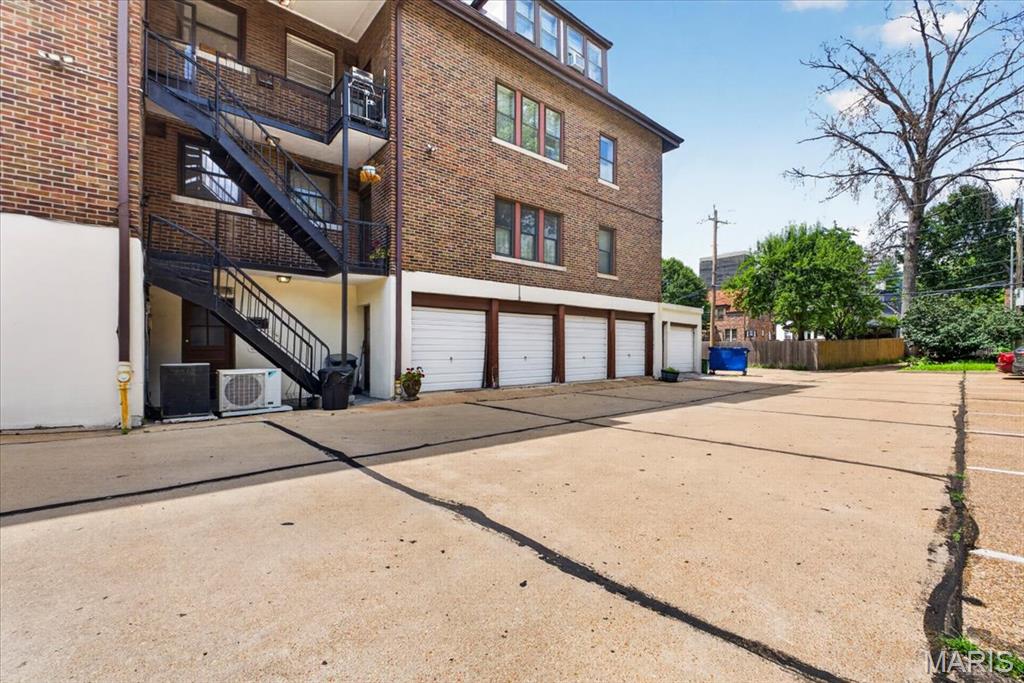Wydown Forest Court Condo - Residential